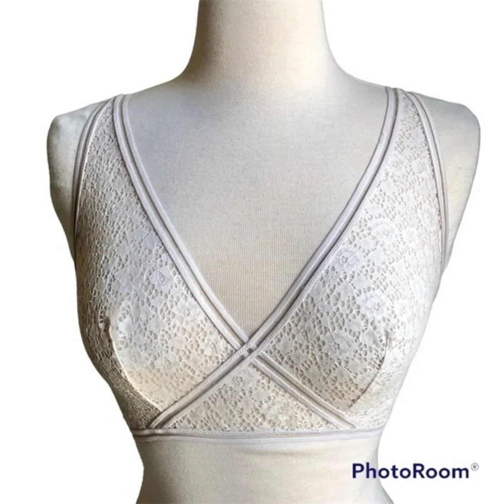 Victoria’s Secret full lace ‘very sexy’ cream criss cross bralette large